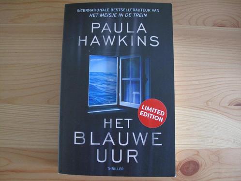 het blauwe uur Paula Hawkins - paperback, Boeken, Thrillers, Zo goed als nieuw, Nederland, Ophalen of Verzenden
