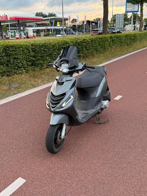 Piaggio zip E5, Fietsen en Brommers, Scooters | Piaggio, Zo goed als nieuw, Zip, Ophalen