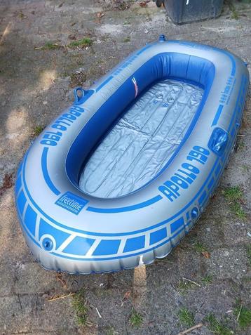 Rubber BOOTJE met peddels, 1.08m. breed x 1.80m. lang beschikbaar voor biedingen