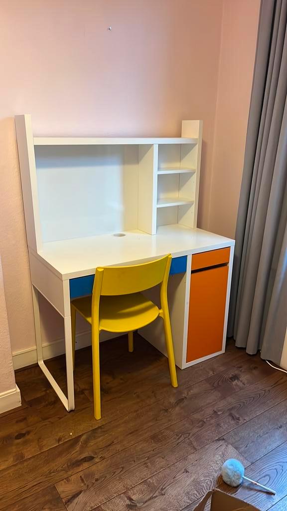 Bureau Ikea Micke blauwe of oranje. Kan beide kleuren, Huis en Inrichting, Bureaus, Gebruikt, Bureau, Ophalen