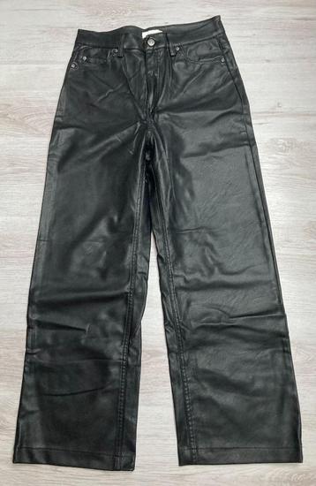 Nieuwe zwarte leatherlook broek , maatje 36 beschikbaar voor biedingen