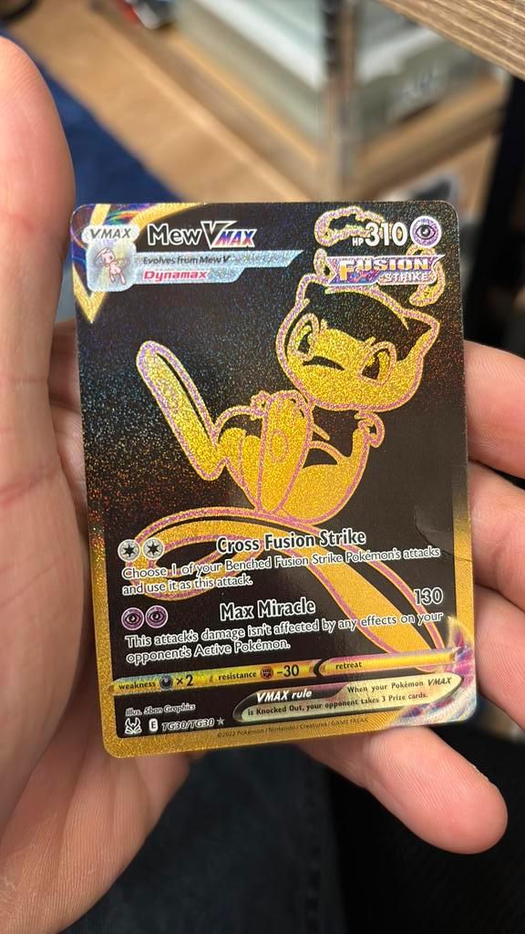 Mew VMAX TG30/TG30 - Lost Origin, Hobby en Vrije tijd, Verzamelkaartspellen | Pokémon, Zo goed als nieuw, Ophalen of Verzenden