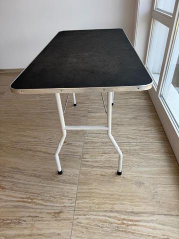 Honden trimtafel beschikbaar voor biedingen