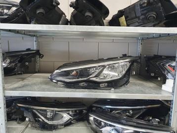VW Golf 8 LED koplamp unit 005 links beschikbaar voor biedingen