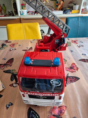 Bruder Brandweerauto met Ladder en brandweerman beschikbaar voor biedingen