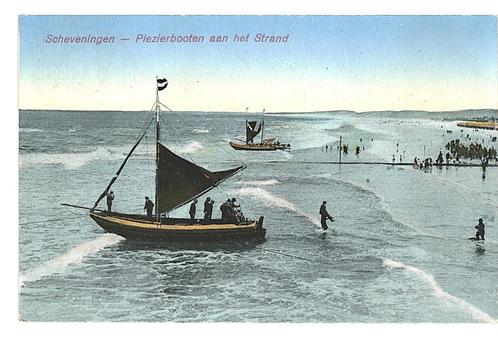 902887	Scheveningen	plezierboten op het strand	1932	Gelopen, Verzamelen, Ansichtkaarten | Nederland, Gelopen, Zuid-Holland, 1920 tot 1940