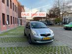 Weekend SALE: Toyota Yaris 1.0 12V Vvt-i 3DR 2006 Grey, Voorwielaandrijving, Stof, 40 €/maand, Zwart