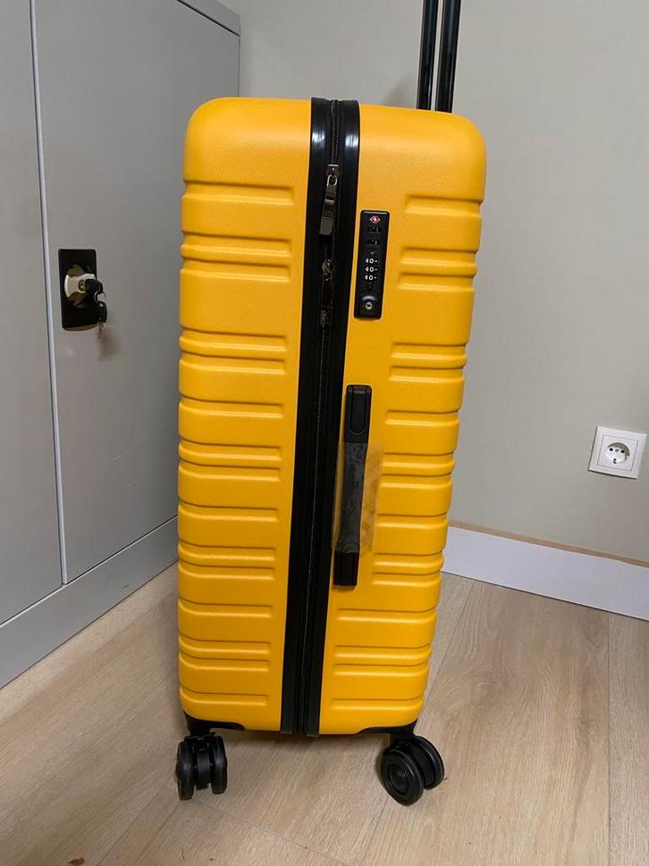 Blocktravel koffer | 95L | TSA-slot | Geel, Sieraden, Tassen en Uiterlijk, Koffers, Zo goed als nieuw, Hard kunststof, Minder dan 50 cm