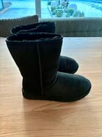 Ugg boots classic short suede, zwart, maat 39 (8). Zgan!, Ophalen of Verzenden, Zo goed als nieuw