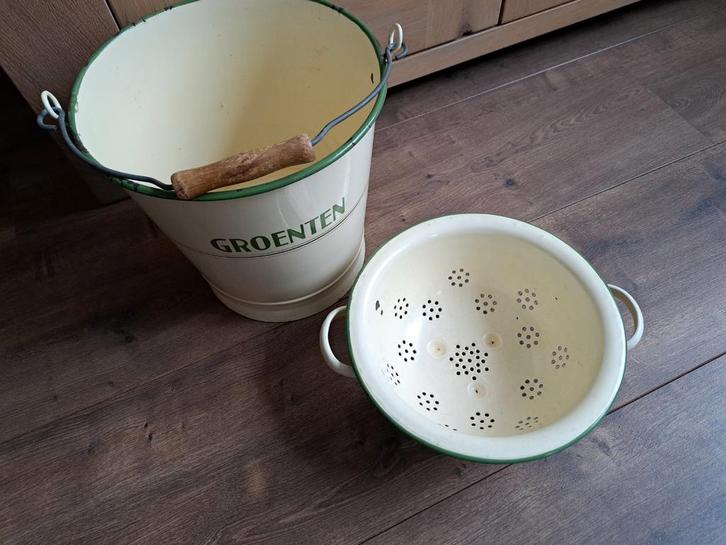 Vintage emaille emmer & vergiet crème met groenaccenten ppst, Antiek en Kunst, Antiek | Emaille, Ophalen of Verzenden