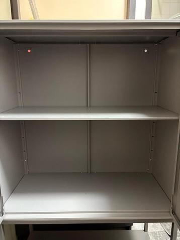 Metalen ikea grijze kast beschikbaar voor biedingen