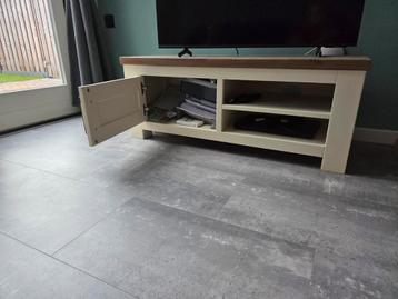 Tv kastje 45x115 cm beschikbaar voor biedingen