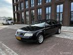 Audi A6 Limousine 2.4 5V Advance Youngtimer Clima Xenon NAP, Gebruikt, Zwart, Bedrijf, Handgeschakeld