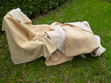 2 x dezelfde Aabe gele wollen deken 220 x 175 cm 2 persoons beschikbaar voor biedingen