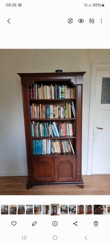 Boekenkast beschikbaar voor biedingen