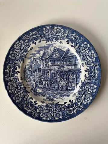 2 Royal Tudor Ware borden uit de jaren 60 beschikbaar voor biedingen