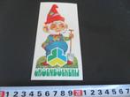 sticker groenboekerij strip kabouter met schep spade, Verzamelen, Stickers, Ophalen, Zo goed als nieuw, Bedrijf of Vereniging