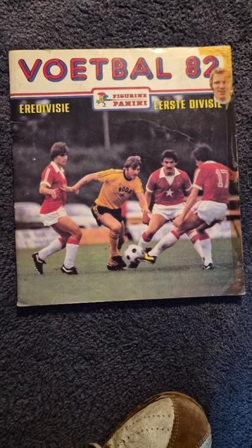 Voetbal verzamelboek voetbal 82 Kompleet beschikbaar voor biedingen
