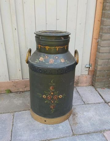 AURORA Opmeer melkbus 1967, met hindelooper schilderwerk beschikbaar voor biedingen