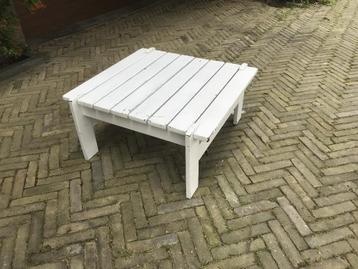 wit massiet eikenhouten tafeltje 73 x 68(met poten 72 ) x 35 beschikbaar voor biedingen