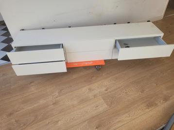 Tv kast met 4 laden en 2 kleppen