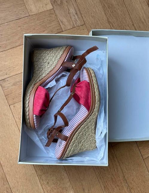 Open zomerschoen 38 sleehak en smalle bandjes rood en sisal, Kleding | Dames, Schoenen, Nieuw, Sandalen of Muiltjes, Rood, Ophalen of Verzenden