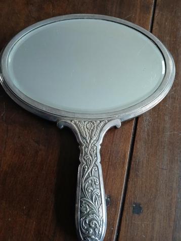 Antiek ovale verzilverde spiegel,geslepen,spiegelmaat 19x13 beschikbaar voor biedingen