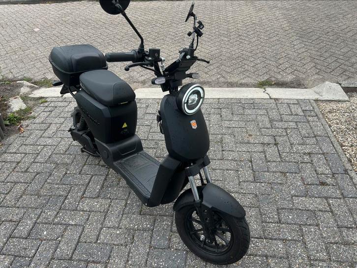 La souris electrische scooter. Zwart E-ID K2 met bosch motor, Fietsen en Brommers, Snorfietsen en Snorscooters, Zo goed als nieuw