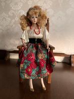 Porseleinen Pop met Blonde Krullen, Verzamelen, Poppen, Ophalen of Verzenden, Zo goed als nieuw, Pop