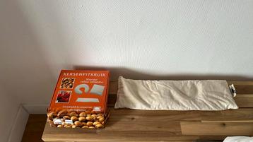 Kersenpitkruik beschikbaar voor biedingen
