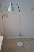 Vloerlamp, wit, 130 cm hoog, Huis en Inrichting, Lampen | Vloerlampen, Ophalen of Verzenden, Gebruikt, 100 tot 150 cm