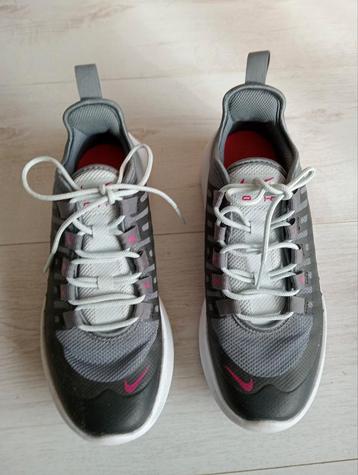 Nike schoen beschikbaar voor biedingen