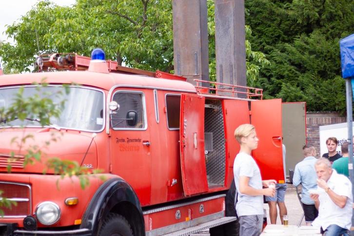Foodtruck Brandweerwagen 1962 met ingebouwde biertap en bbq, Auto's, Oldtimers, Particulier, Mercedes-Benz, Diesel, Rood, Ophalen
