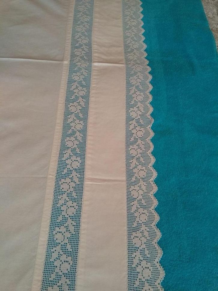 Antiek laken met 2 slopen (zeker 90 jaar oud) i.z.g.st, Antiek en Kunst, Antiek | Kleden en Textiel, Ophalen of Verzenden