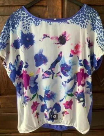 Fleurige top met bloemen en blauw achterpand; oto 56 - 57 cm beschikbaar voor biedingen
