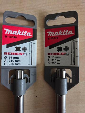 Makita Nemesis  Betonboren 11mm en 16mm dik 310 lang beschikbaar voor biedingen