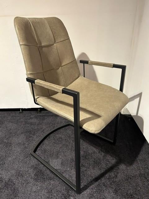 armstoelen Carlo, leder met sledevoet zwart, Ophalen, Industrieel, tijdloos, vintage, retro, Overige kleuren, Zo goed als nieuw