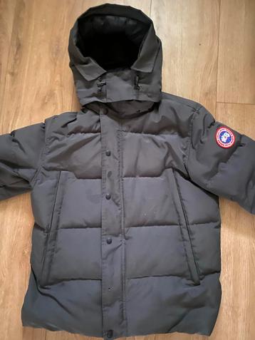 Canada Goose Winterjas Maat L/XL beschikbaar voor biedingen