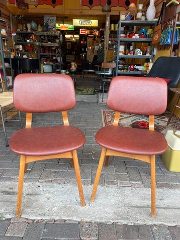Vintage jaren 60/70 rood bruine eetkamer stoelen beschikbaar voor biedingen