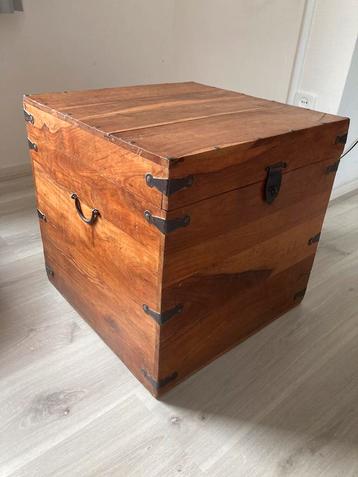 Teakhouten opbergkist/salontafel/bijzettafel beschikbaar voor biedingen