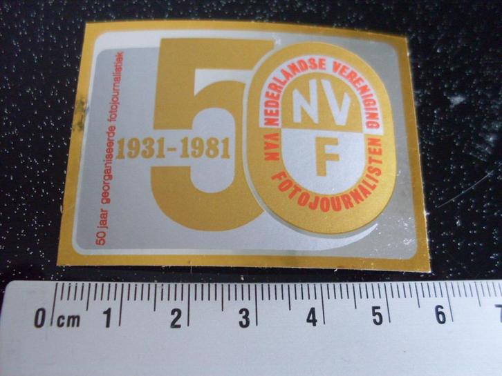 sticker nederlandse vereniging van fotojournalisten nvf logo, Verzamelen, Stickers, Zo goed als nieuw, Bedrijf of Vereniging, Verzenden