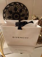 Givenchy- cadeau tasje papier. Zwarte strik ., Zo goed als nieuw, Verzenden