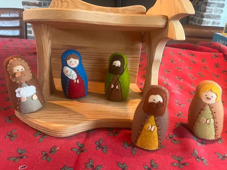 Ostheimer kerststal met vilten kerstgroep, Diversen, Kerst, Zo goed als nieuw, Ophalen of Verzenden