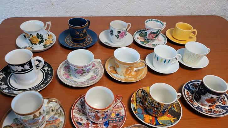 14 kleine kop schotel demitasse espresso kopje vintage mini, Huis en Inrichting, Keuken | Servies, Zo goed als nieuw, Kop(pen) en/of Schotel(s)
