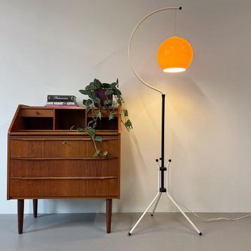 - Vintage vloerlamp, oranje bol, tripod - beschikbaar voor biedingen