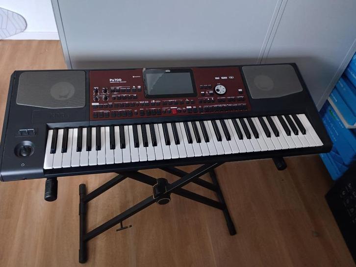 Korg PA-700 Arranger, Muziek en Instrumenten, Keyboards, Zo goed als nieuw, 61 toetsen, Korg, Ophalen of Verzenden