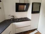Mooie witte keuken met zwart composieten blad, Huis en Inrichting, Ophalen, Gebruikt, Wit, Hoekkeuken