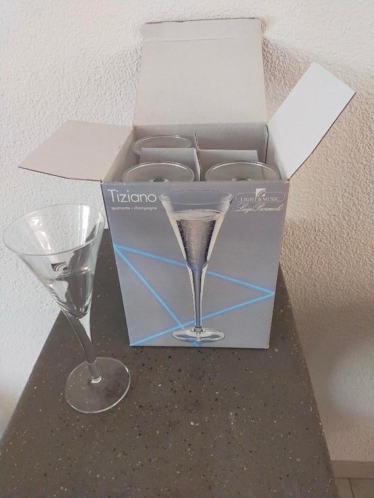 Champagneglazen tiziona italië light en music luigi bormioli, Glas of Glazen, Ophalen of Verzenden, Overige stijlen, Glas