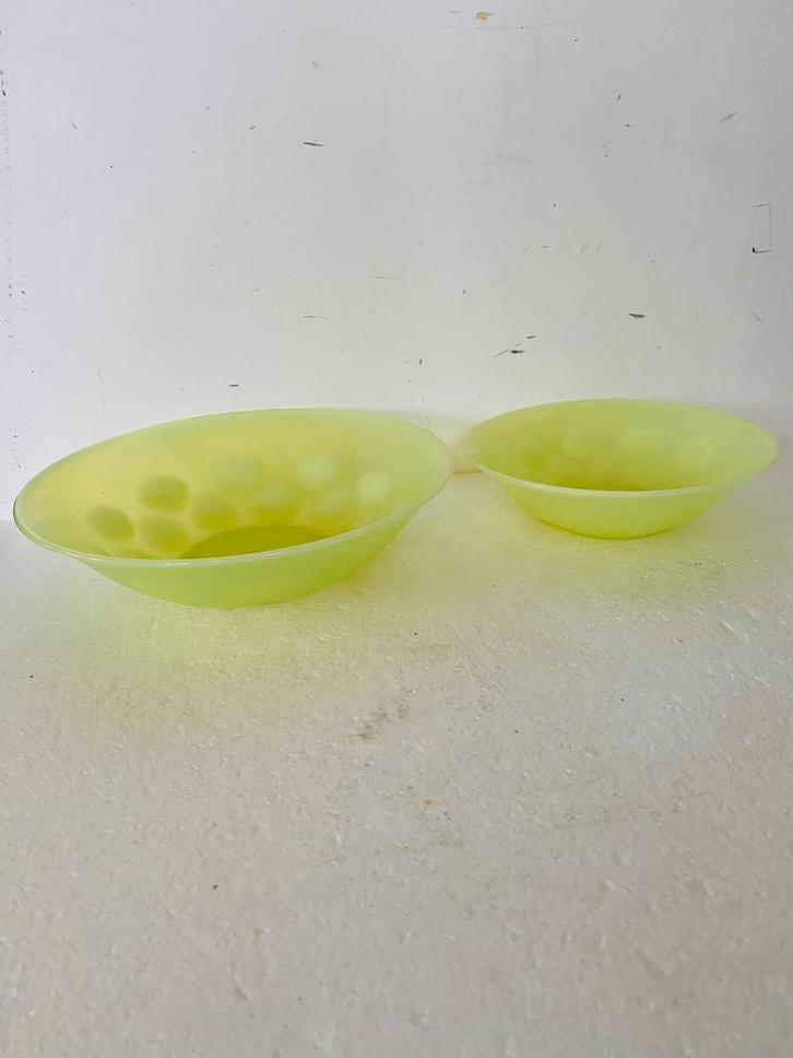 Copier glazen Gutta schalen (2) jaren 30, Huis en Inrichting, Woonaccessoires | Schalen en Manden, Gebruikt, Schaal, Rond, Glas