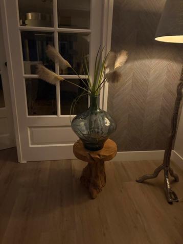 Mooie vaas, inclusief bloemen beschikbaar voor biedingen